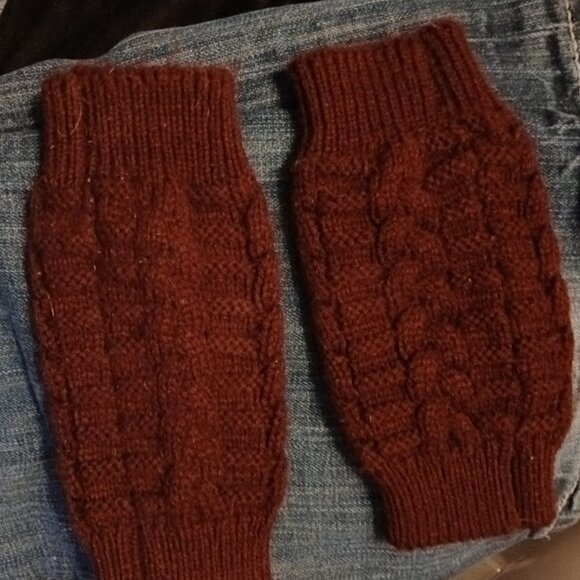 Cable knit Fingerless Gloves Burgundy Wine with thumbhole Stretch knit - Picture 1 of 1